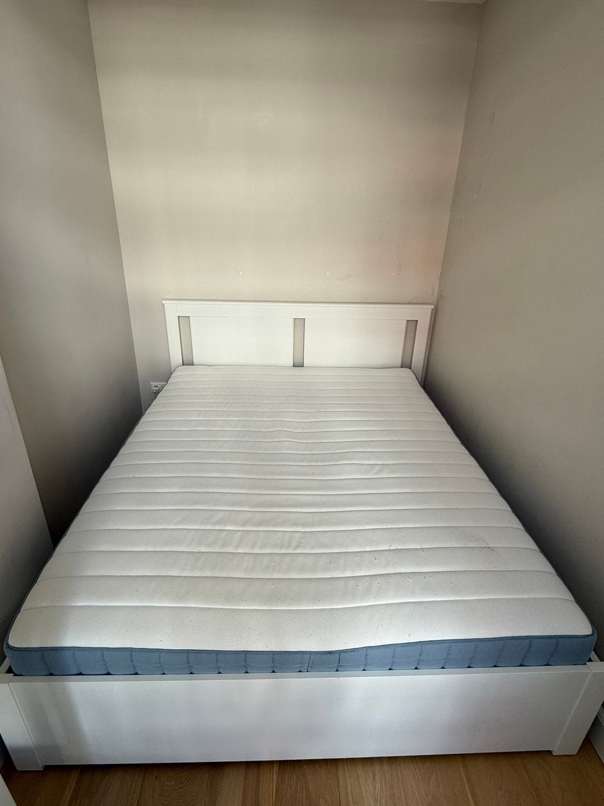 Ikea Songesand bed frame and Valevag mattress 160x200, Ophalen, Tweepersoons, Zo goed als nieuw, 160 cm
