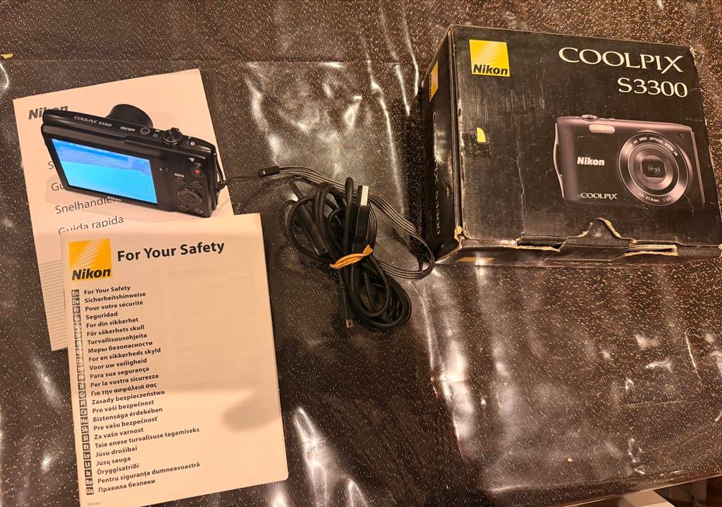 Nikon Coolpix S3300 Compact Camera - Zwart met Doos, Compact, Ophalen of Verzenden, Zo goed als nieuw, 4 t/m 7 keer