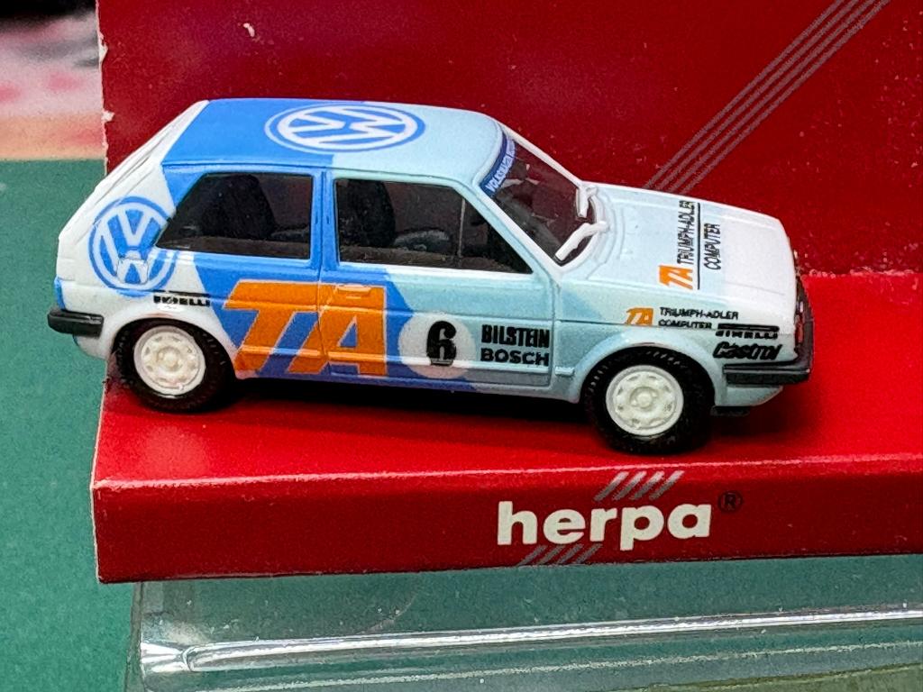 Herpa VW Golf Triumph-Adler IMG7229/30, Ophalen of Verzenden, Nieuw, Auto, Herpa