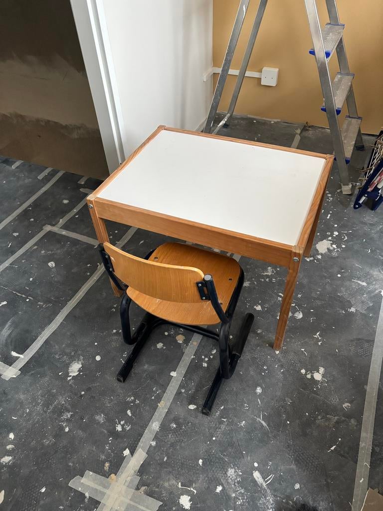 Houten kinder tafel met stoel, Kinderen en Baby's, Kinderkamer | Tafels en Stoelen, Ophalen, Gebruikt, Tafel(s) en Stoel(en)