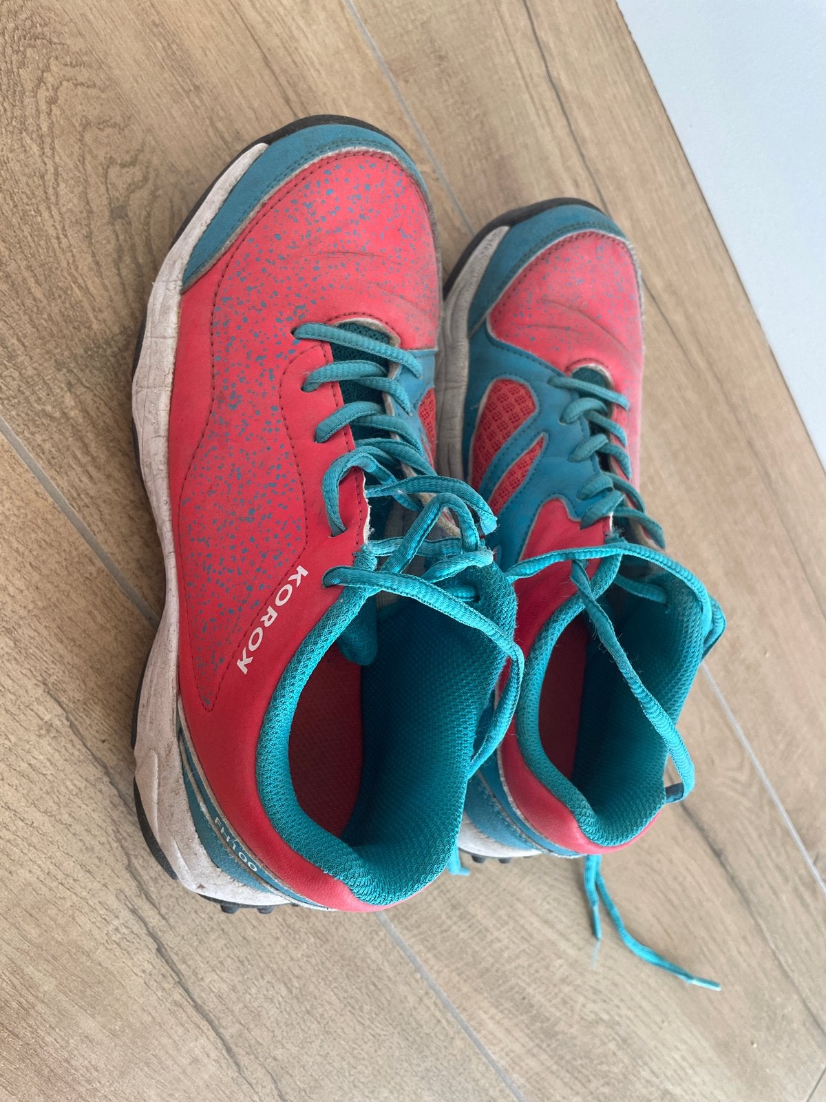 Korox FH100 Hockeyschoenen - Rood/Blauw maat 37.5, Sport en Fitness, Ophalen, Gebruikt, Schoenen