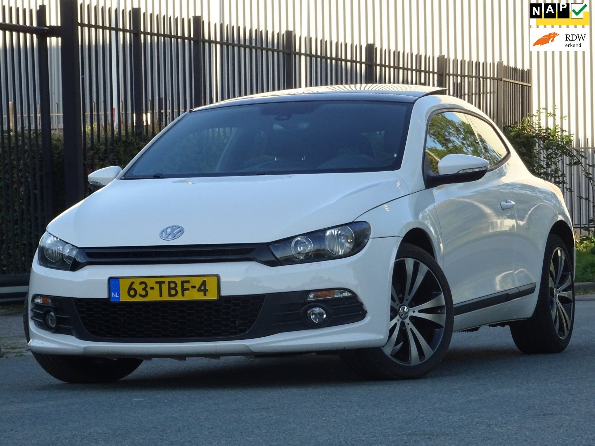 Volkswagen Scirocco 1.4 TSI Edition NAP/PANORAMADAK/NAVI/APK, Auto's, Voorwielaandrijving, Gebruikt, 4 cilinders, 4 stoelen