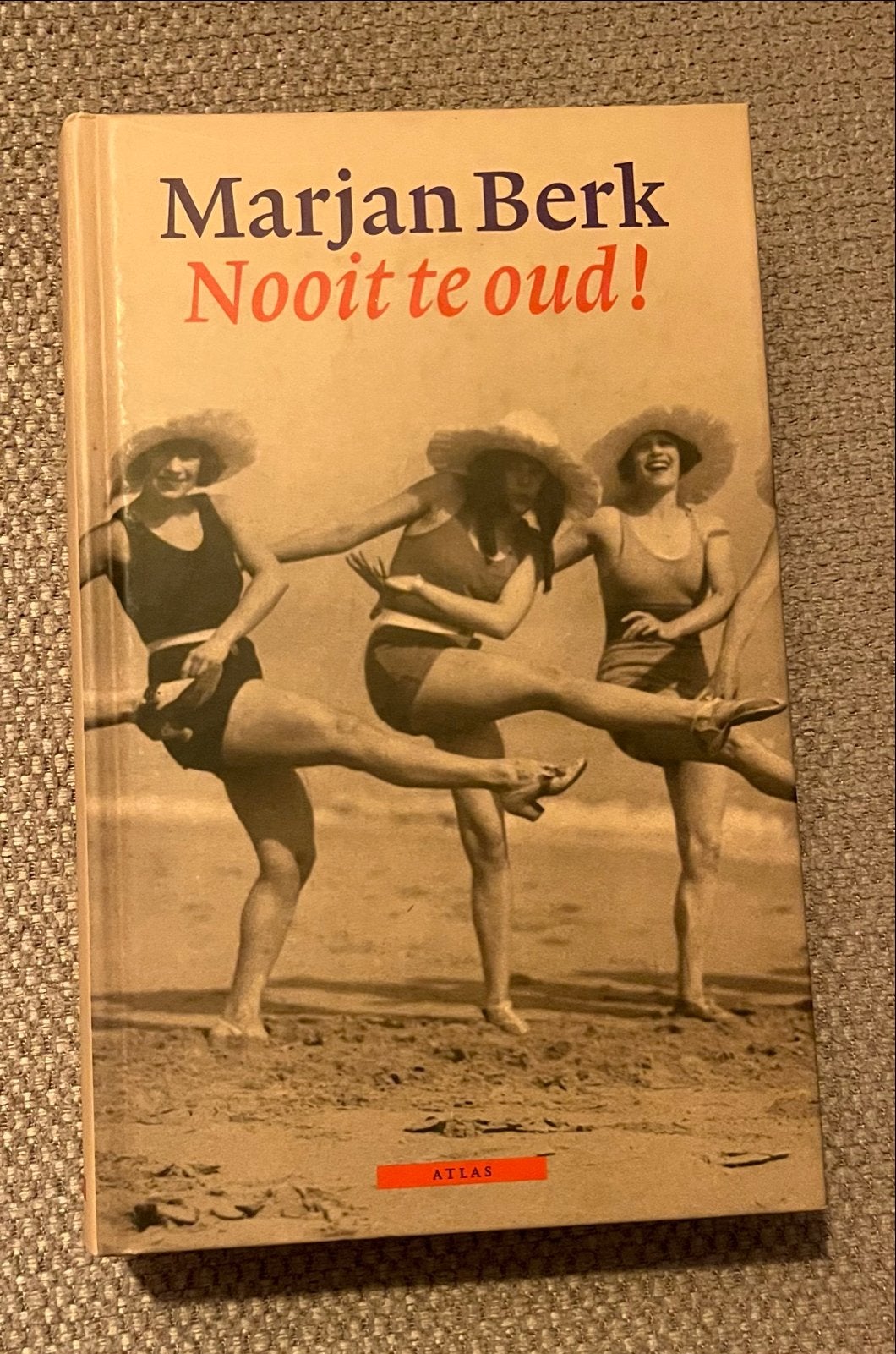 Marjan Berk - Nooit te oud! Roman, Ophalen of Verzenden, Zo goed als nieuw, Nederland