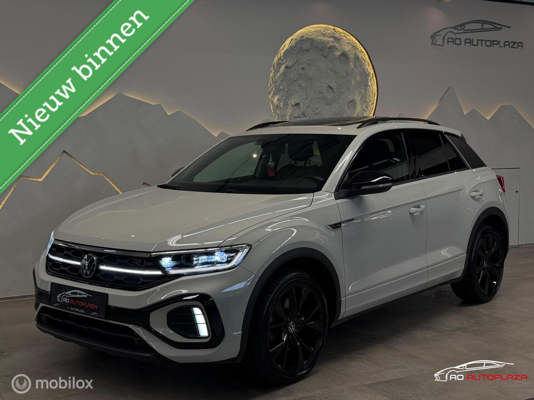 Volkswagen T-Roc 1.5 TSI 3X R-Line Panorama/Keyless/Matrix/A, Auto's, Volkswagen, 1258 kg, 1498 cc, Zwart, 4 cilinders
