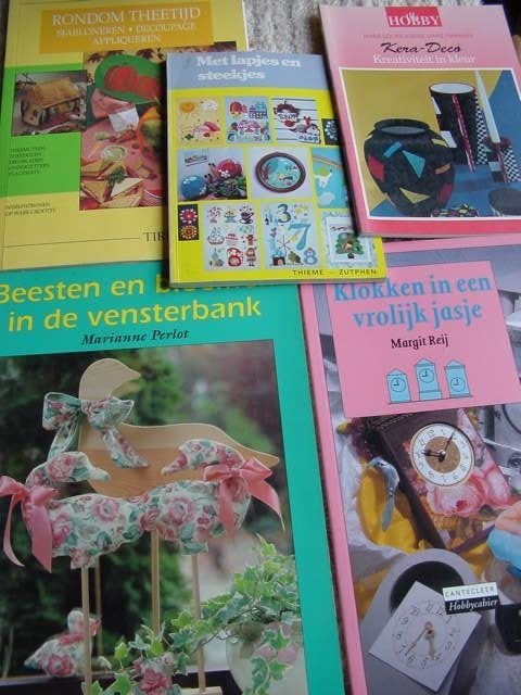 9 x Patchwork, bloemen, beesten, tafeldecoraties, stofjes, Ophalen of Verzenden, Zo goed als nieuw, Overige onderwerpen