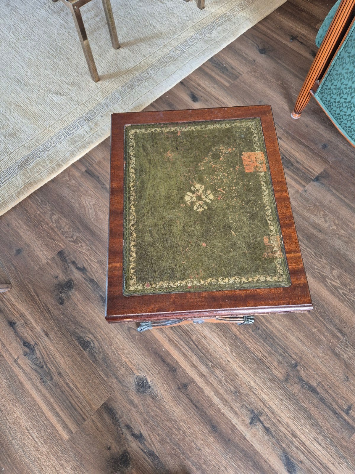 Antieke bijzettafel met leren blad, Ophalen of Verzenden