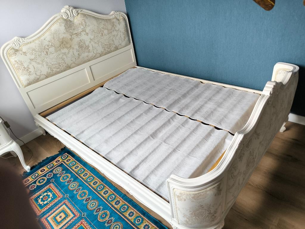 Klassiek Louis XV bed inclusie nachtkastjes en voetenstoel, Ophalen, Gebruikt, Louis XV, Hout