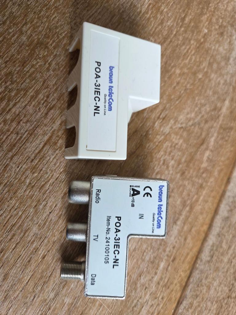 Braun Telecom POA-3IEC-NL 3-weg splitter, Ophalen of Verzenden