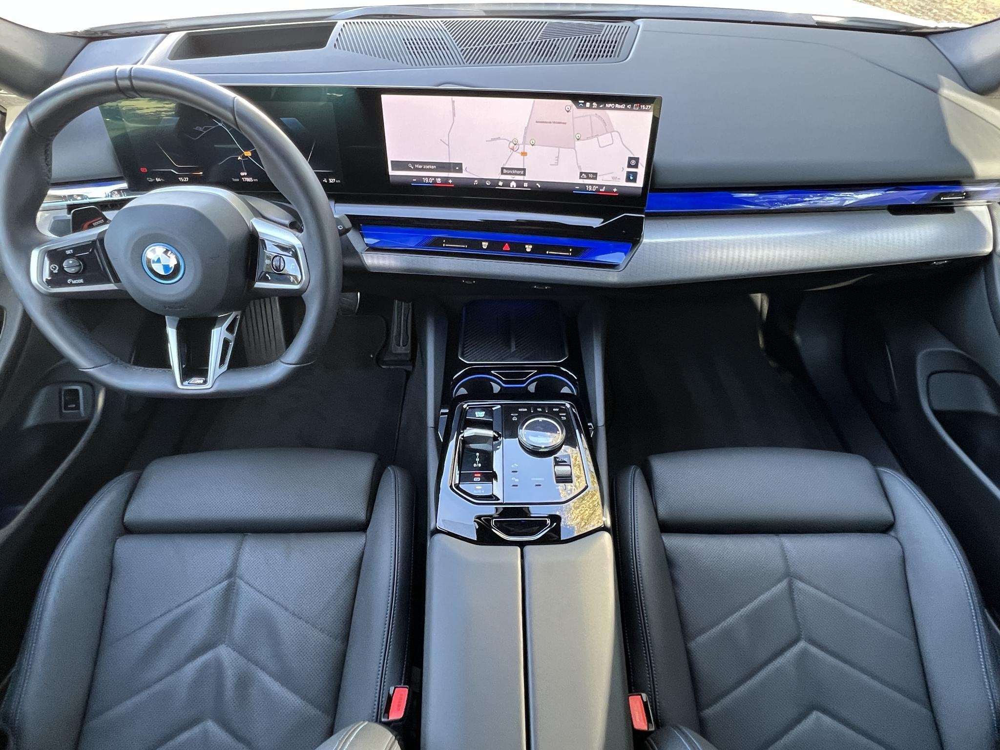 BMW i5 Touring eDrive40 M Sport Edition 84 kWh / Panorama da, Auto's, Automaat, Achterwielaandrijving, Zwart, I5