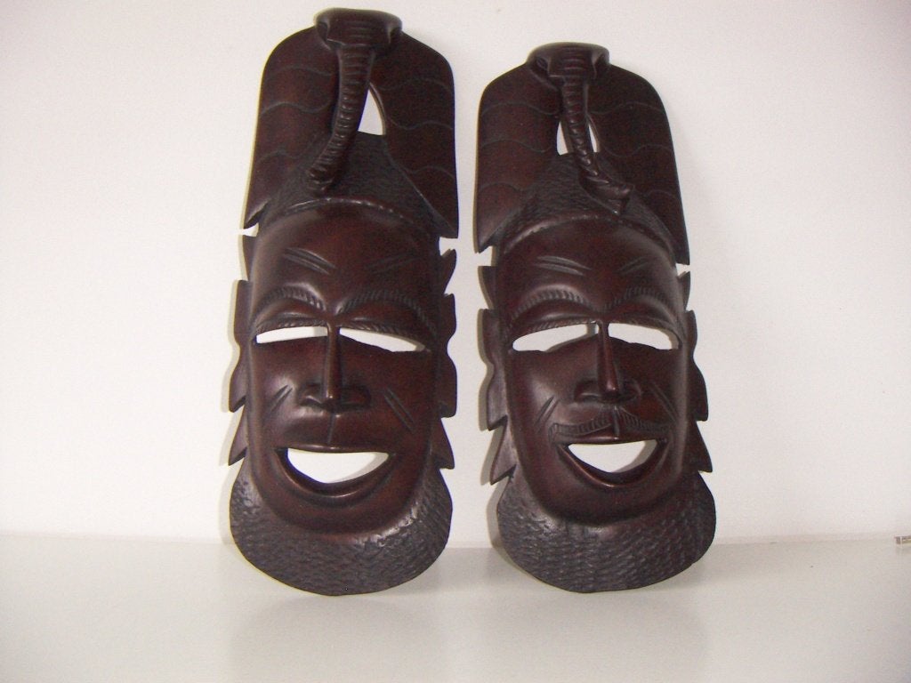 2 x massief houten Afrikaanse maskers., Hout, Bruin, Handgemaakt, Afrika