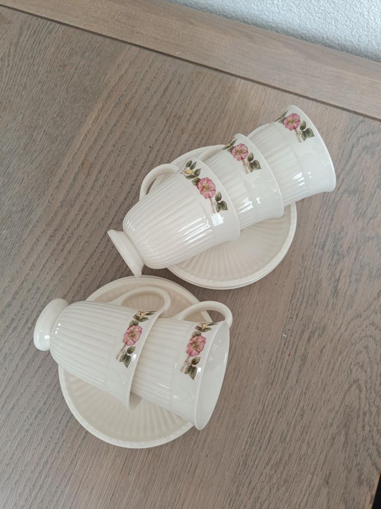 Wedgwood Briar Rose theekopjes en koffiekopjes met schotels, Gebruikt, Ophalen of Verzenden, Wedgwood, Kop(pen) en/of Schotel(s)