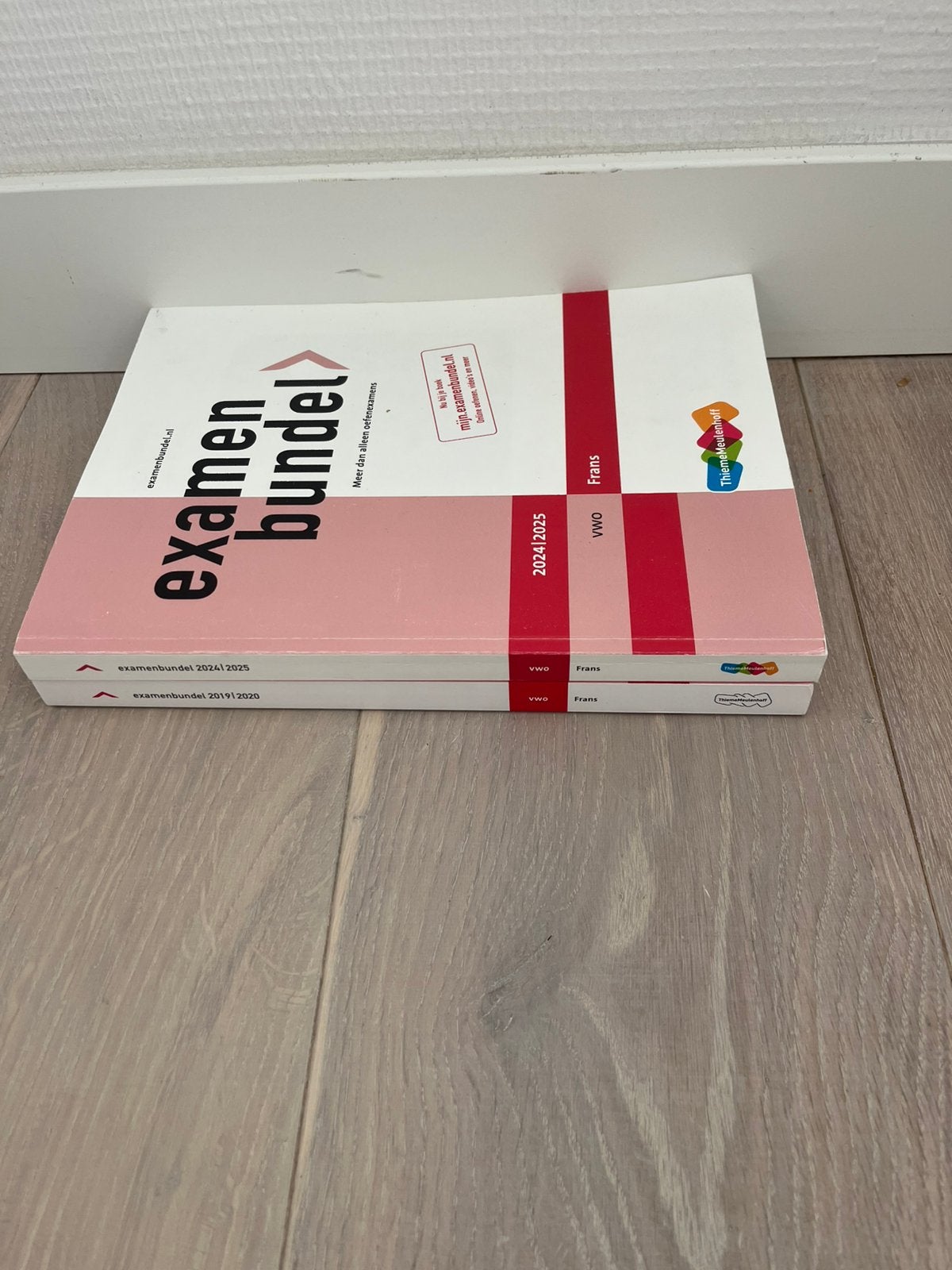 Frans examenbundel VWO 2 stuks, Boeken, Ophalen of Verzenden, Zo goed als nieuw, Overige niveaus