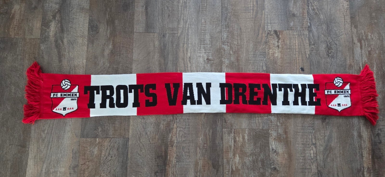 Sjaal FC Emmen, Ophalen of Verzenden, Zo goed als nieuw, Overige binnenlandse clubs, Vaantje of Sjaal