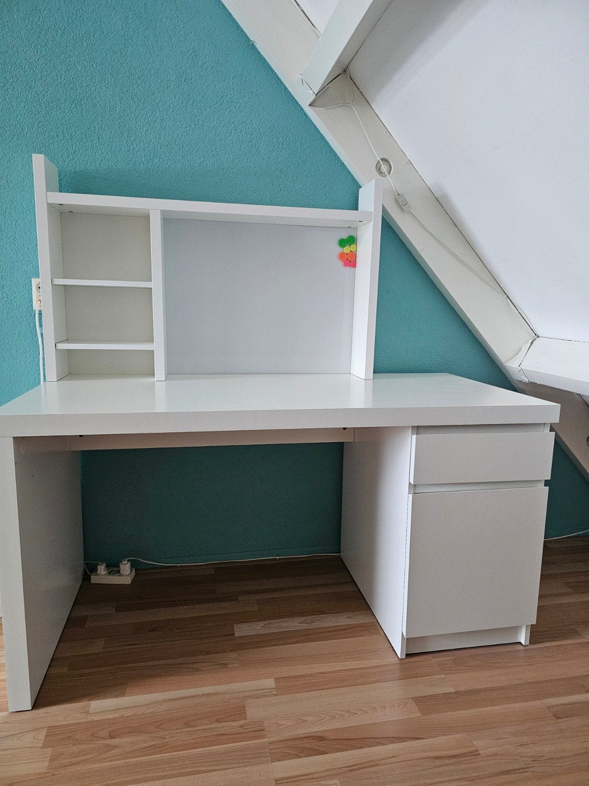 IKEA bureau met opbouwstuk, Huis en Inrichting, Bureaus, Ophalen, Zo goed als nieuw, IKEA, Wit