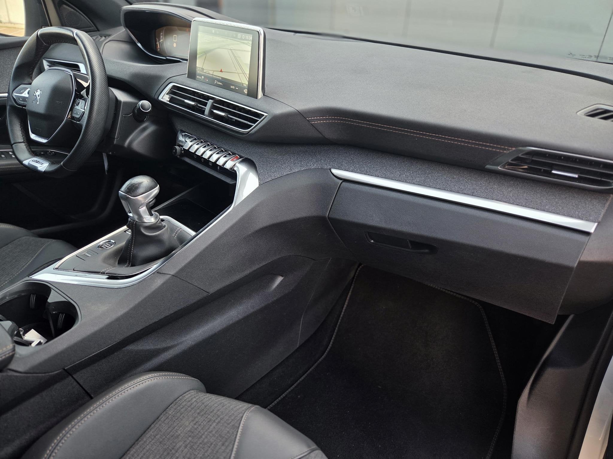 Peugeot 3008 1.2 PureTech GT Line | Apple-Android | Trekhaak, Auto's, Peugeot, Voorwielaandrijving, Gebruikt, 1199 cc, Leder en Stof