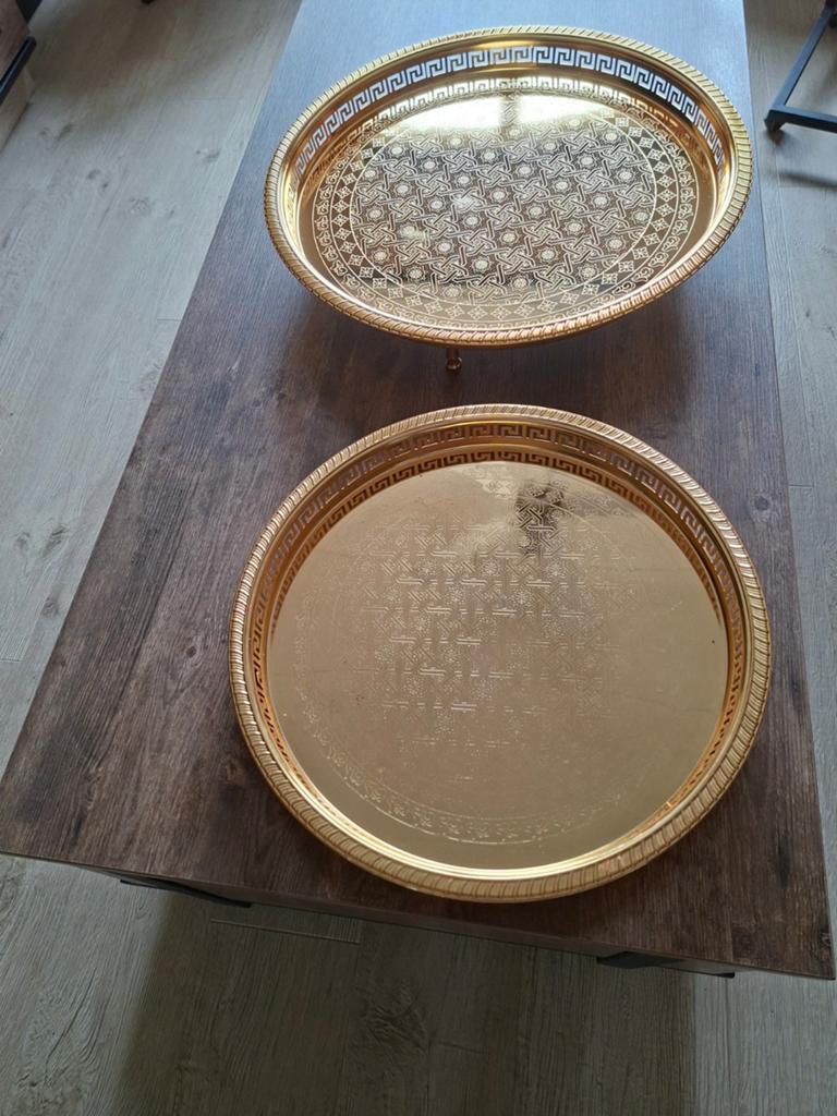 Set van 2 Marokkaanse dienbladen - Goudkleurig, Huis en Inrichting, Woonaccessoires | Dienbladen, Ophalen of Verzenden, Gebruikt