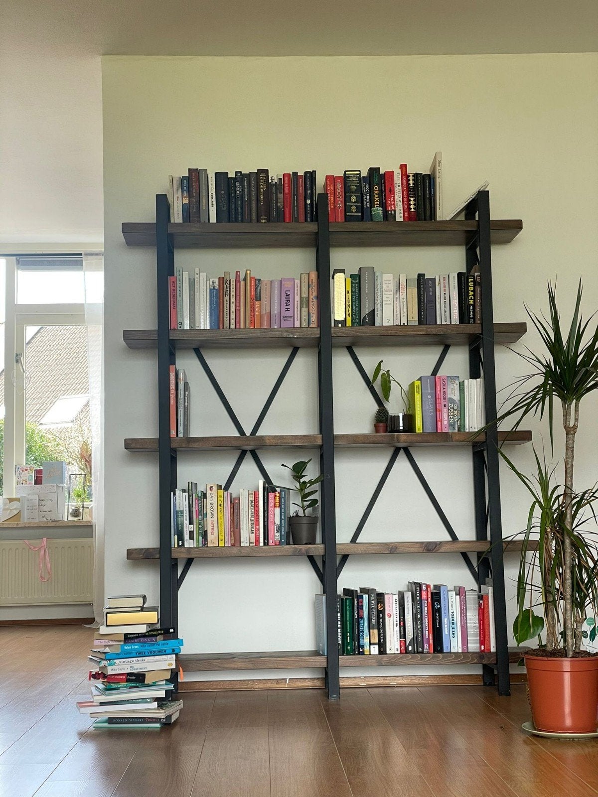 Boeken kast massief hout & staal, Ophalen, Met plank(en), Gebruikt, 150 tot 200 cm