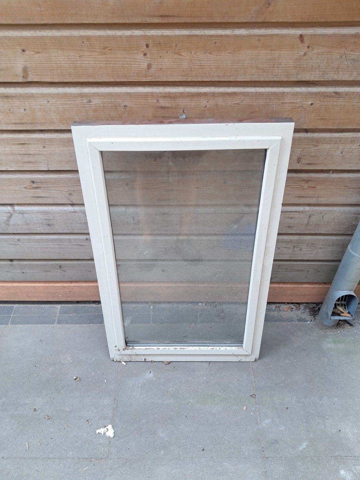 hardhouten uitvalraam met dubbelglas 56.5cm breed 90cm hoog, Ophalen of Verzenden