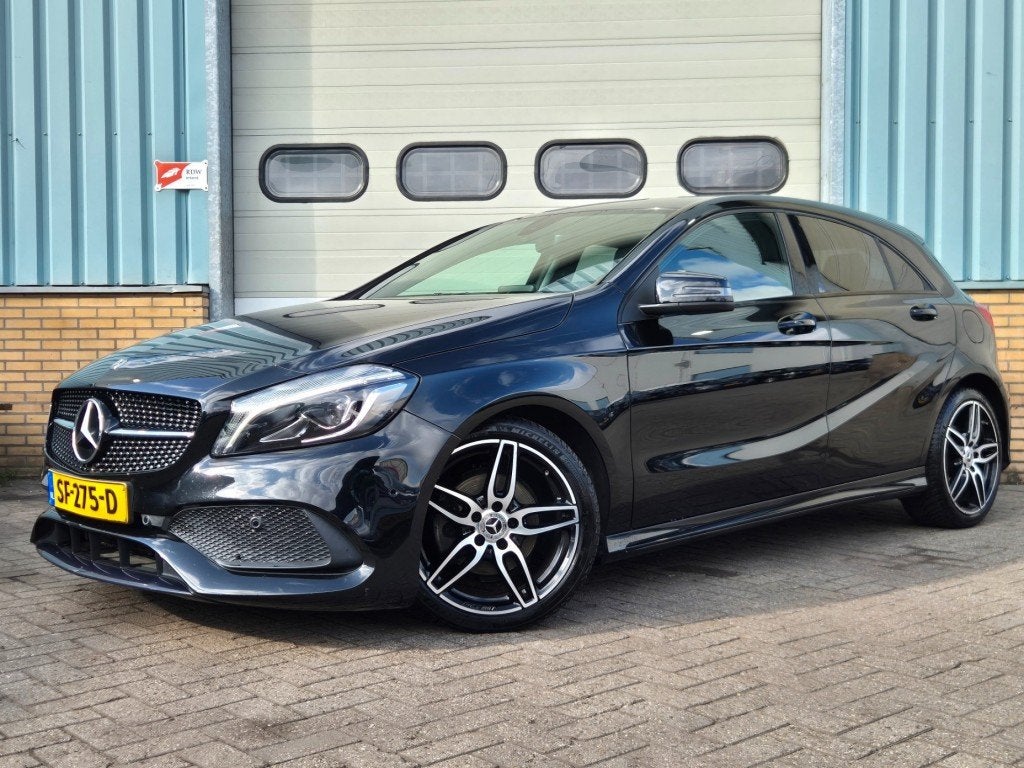 Mercedes-benz A-KLASSE 160 AMG NIGHT ED., Auto's, Voorwielaandrijving, Gebruikt, 4 cilinders, Zwart