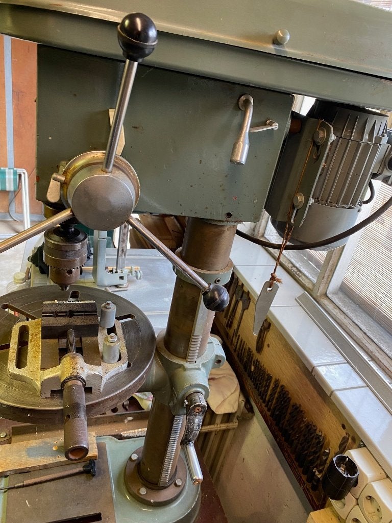 VS Kolomboormachine DJ-150 A op 230V + Boorklem & Onderstel, Doe-het-zelf en Verbouw, Ophalen, Gebruikt, 600 watt of meer, Variabele snelheid