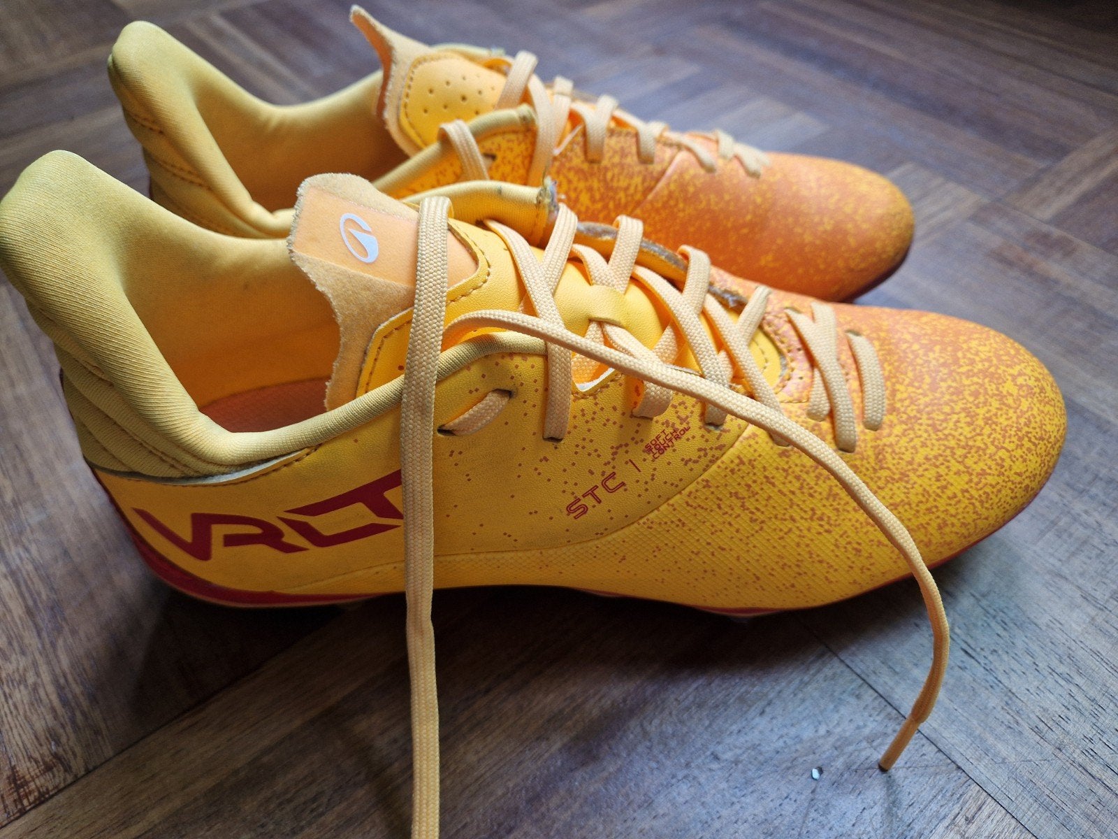 Kipsta Voetbalschoenen Maat 40, Sport en Fitness, Voetbal, Ophalen, Maat XS of kleiner, Schoenen, Zo goed als nieuw