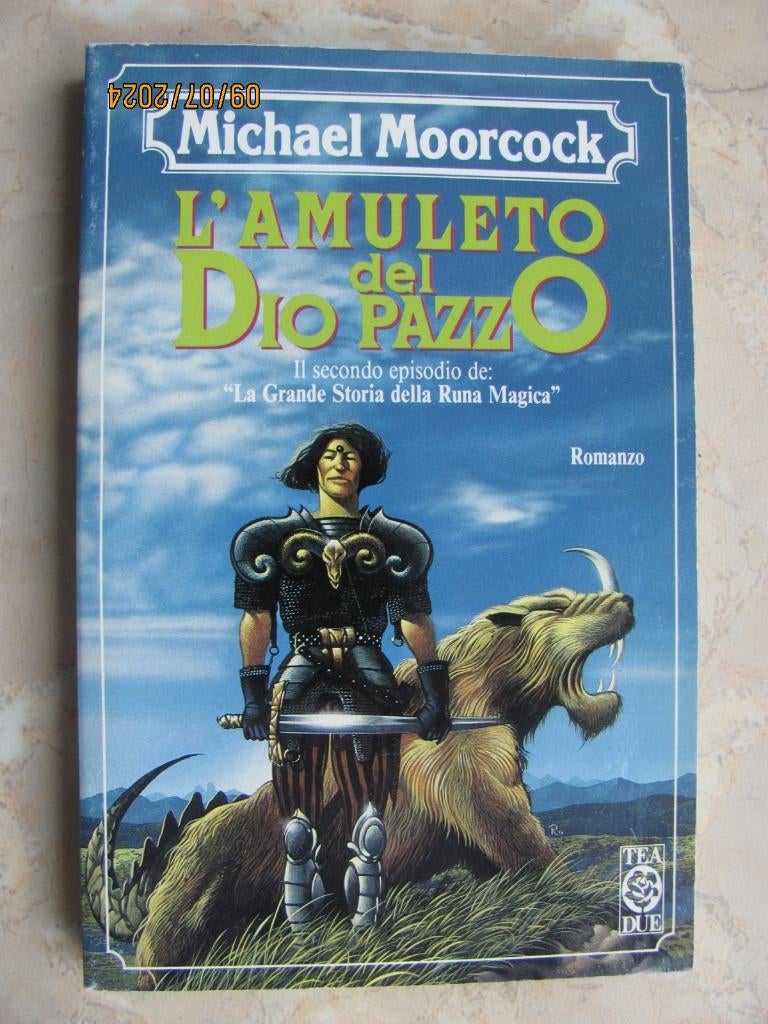NIEUW Boek Michael MOORCOCK Italiaans AMULETO del DIO PAZZO, Boeken, Ophalen of Verzenden, Nieuw, Michael Moorcock