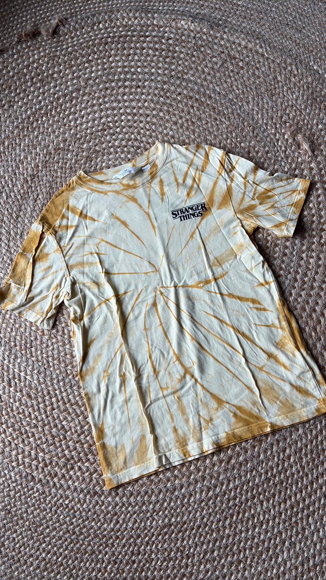 T-shirt korte mouw stranger things geel mosterd oker 152+ -, Kinderen en Baby's, Ophalen of Verzenden, Zo goed als nieuw, Jongen of Meisje