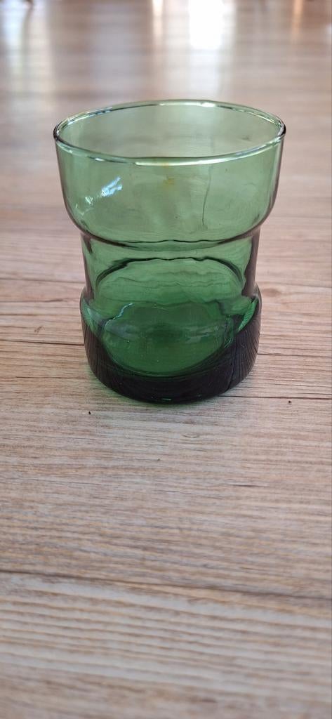 Italiaans geblazen groen drink glaasje, Antiek en Kunst, Antiek | Glas en Kristal, Ophalen of Verzenden