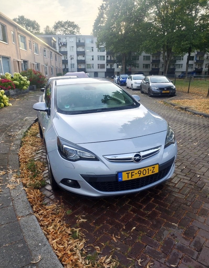 Opel Astra 1.6 T 180PK Ecotec 2011 Wit, Auto's, Zwart, 4 cilinders, 179 pk, Wit