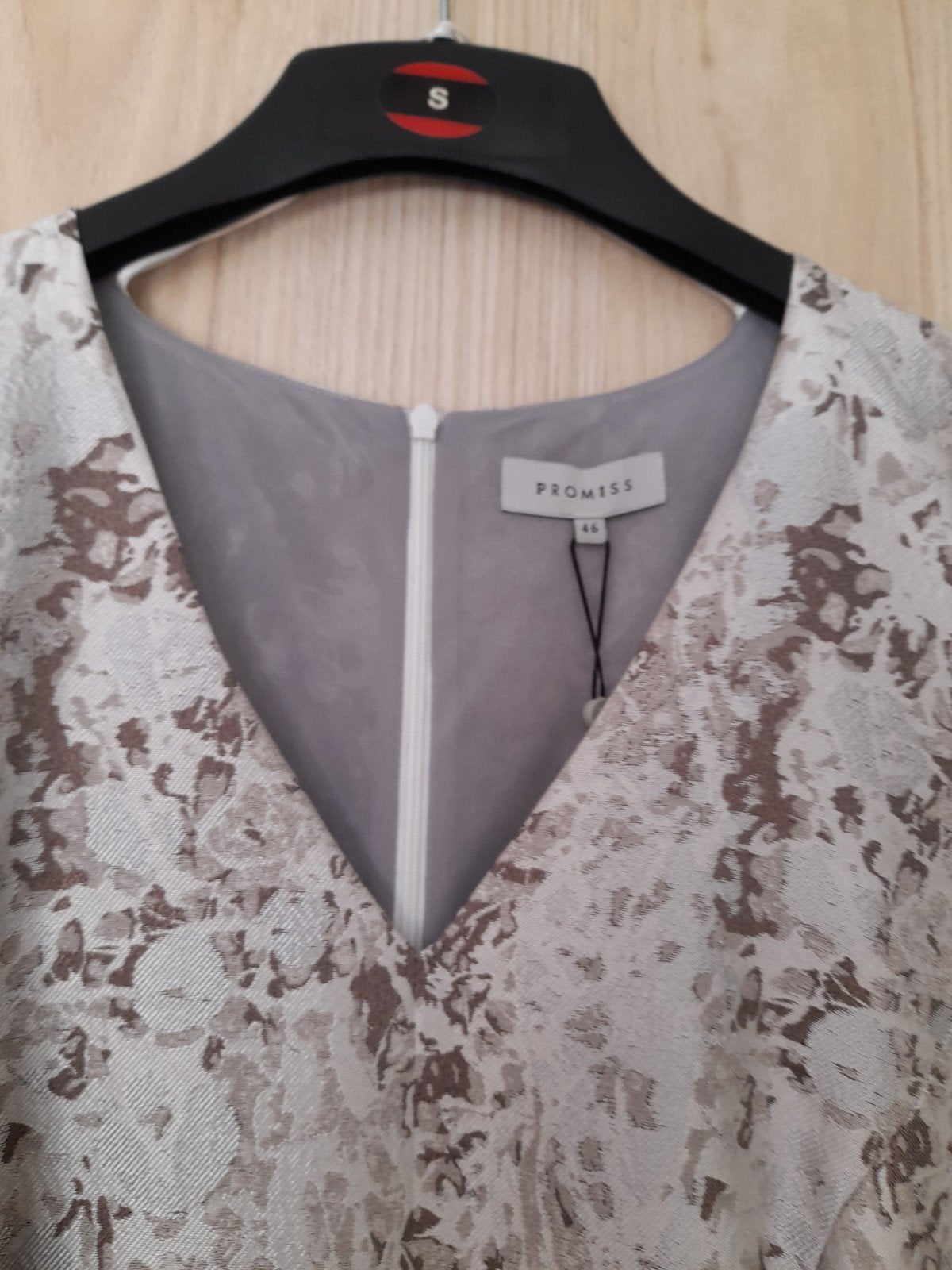 Nieuwe Promiss jurk maat 46, beige/bruin patroon, Ophalen, Nieuw, Maat 46/48 (XL) of groter, Beige