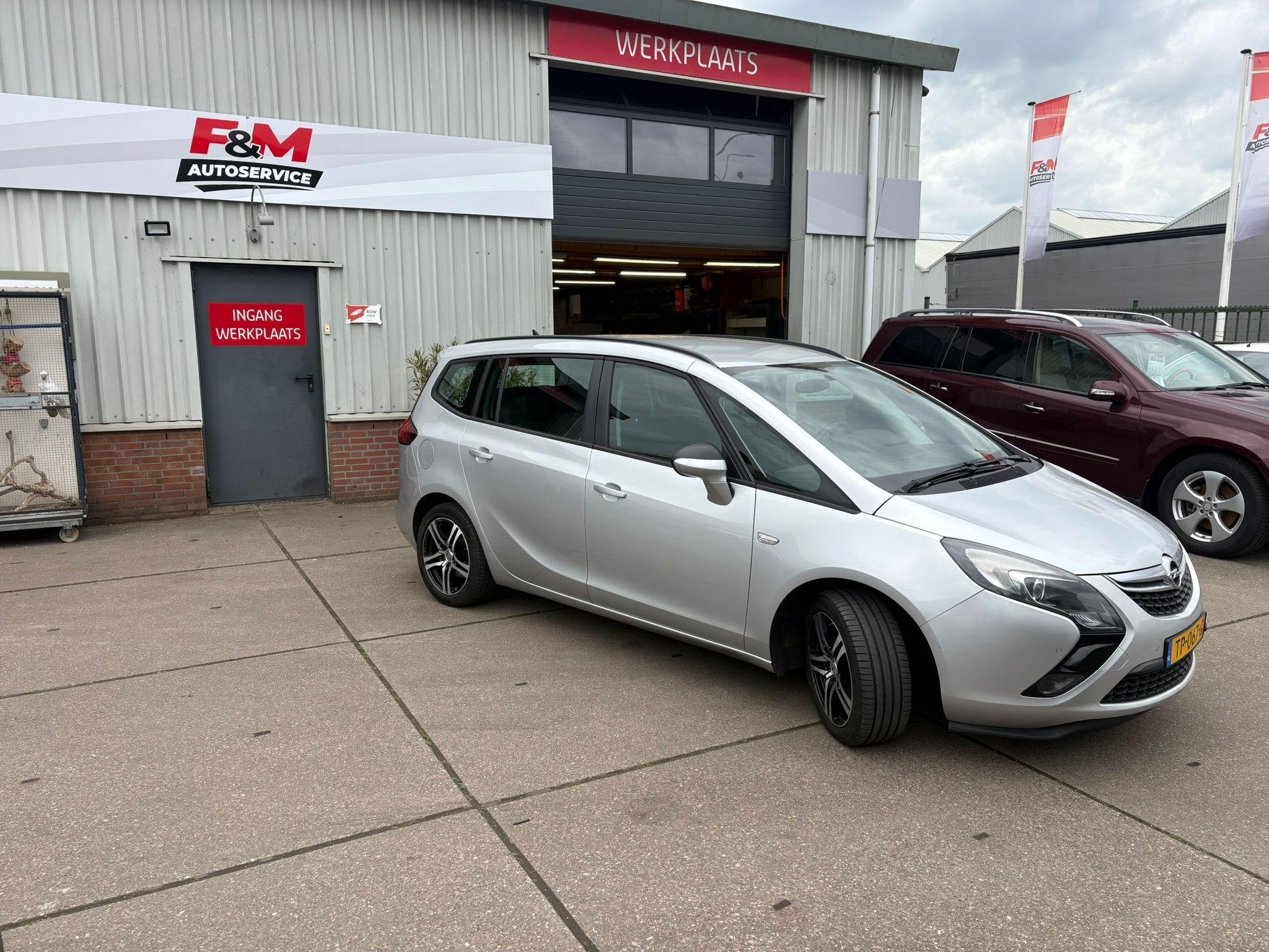 Opel Zafira Tourer 1.4 Edition 7p. Clima, stoel-stuur verwar, Auto's, Opel, Euro 5, Gebruikt, Zwart, 4 cilinders