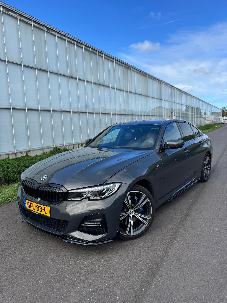 Bmw 330e | M-Performance | 2019 | 92.522 km | DRAVITGRAU, Auto's, 1998 cc, Achterwielaandrijving, Plug-in hybride, Sedan