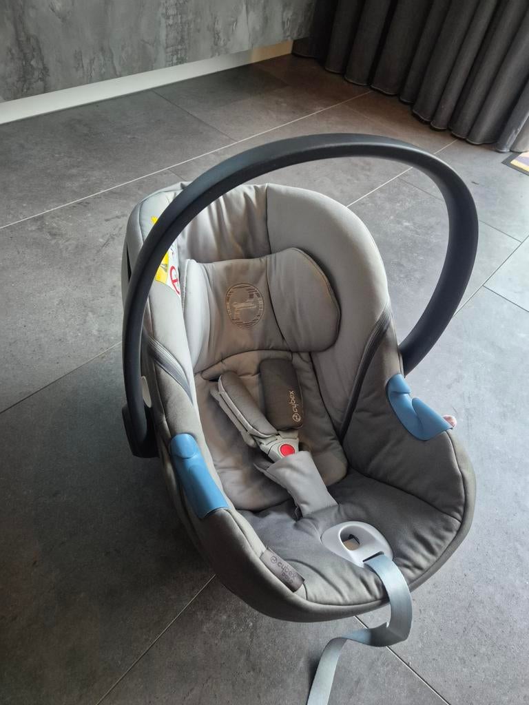 Cybex Aton M i-Size autostoeltje met 2 M Bases, Kinderen en Baby's, Autostoeltjes, Gebruikt, Zijbescherming, Isofix, 0 t/m 13 kg