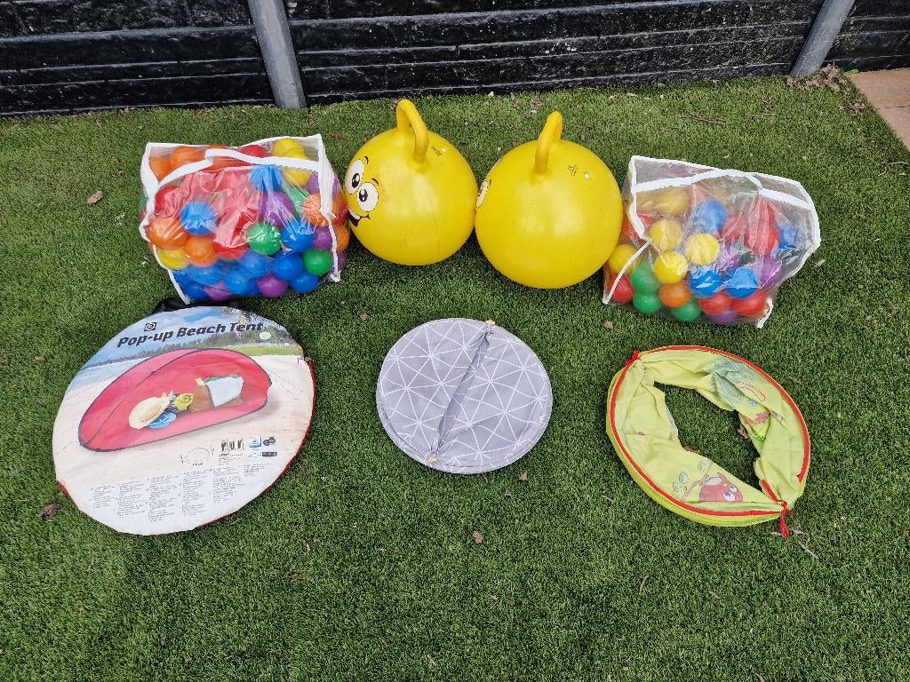 Speelgoed set: skippyballen, kruiptunnel, strandtent, ballen, Ophalen, Gebruikt