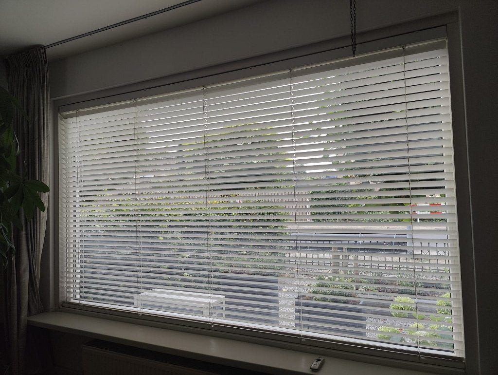 Electrisch bedienbare luxaflex breed 291 hoog 171, Ophalen, Jaloezie, Overige merken, Wit