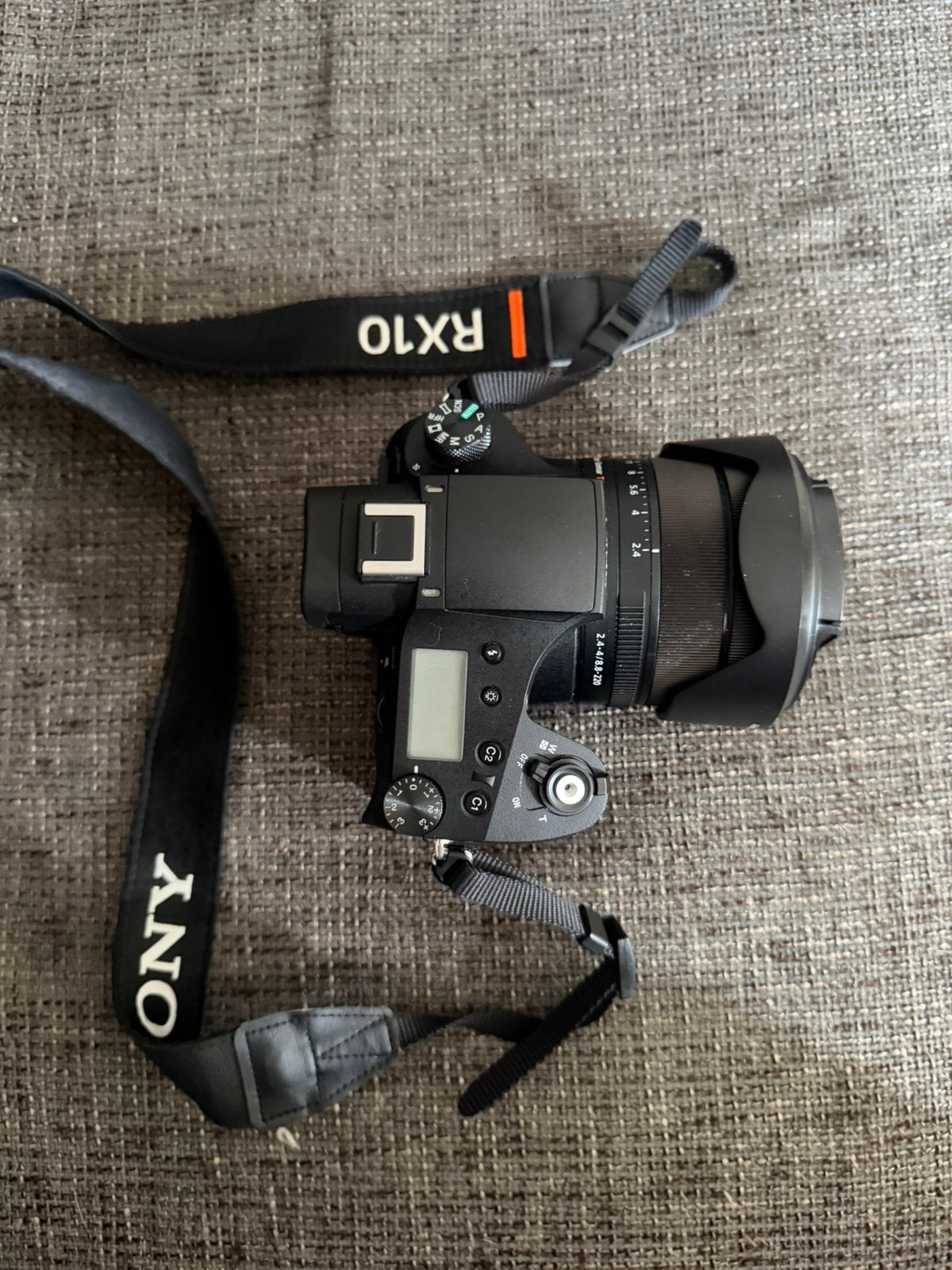 Sony RX10 mark IV, Ingebouwde flitser, Ophalen of Verzenden, Zo goed als nieuw, Accu