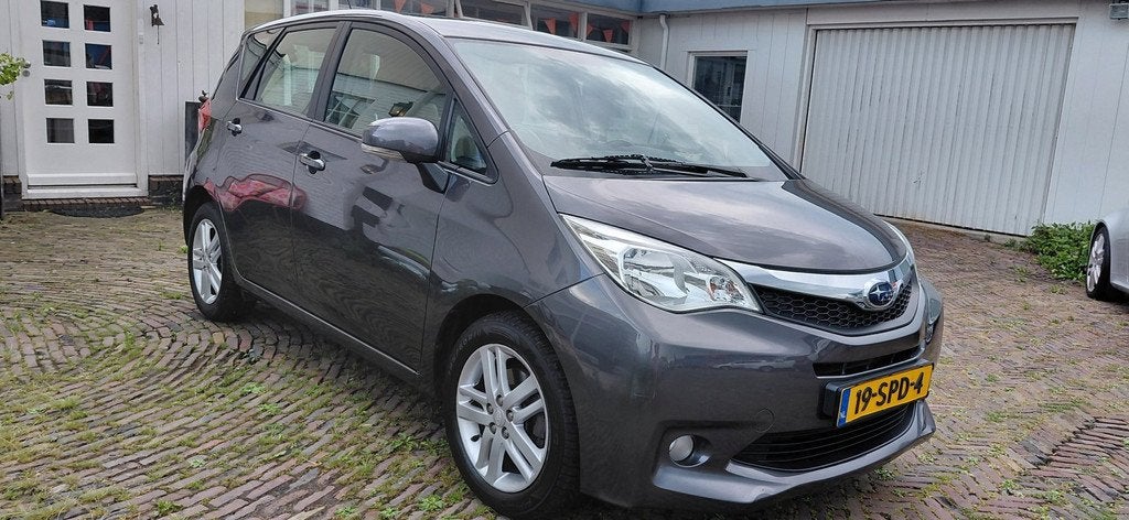 Subaru Trezia 1.3 Luxury Airco Leder, nieuwe APK to 29-06-27, Auto's, Voorwielaandrijving, Euro 5, Trezia, Met garantie (alle)