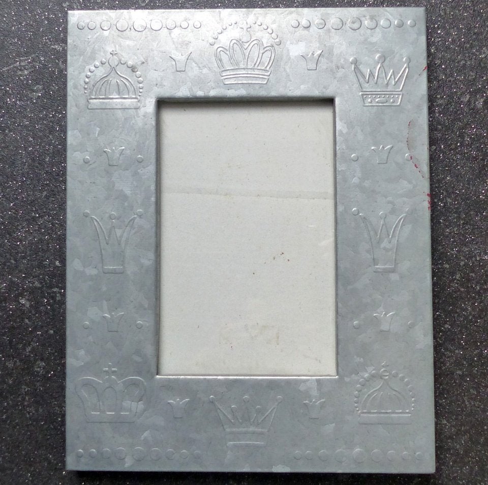 Metalen fotolijst staand model met kroontjes, Gebruikt, 24 cm, Ophalen of Verzenden, 18 cm