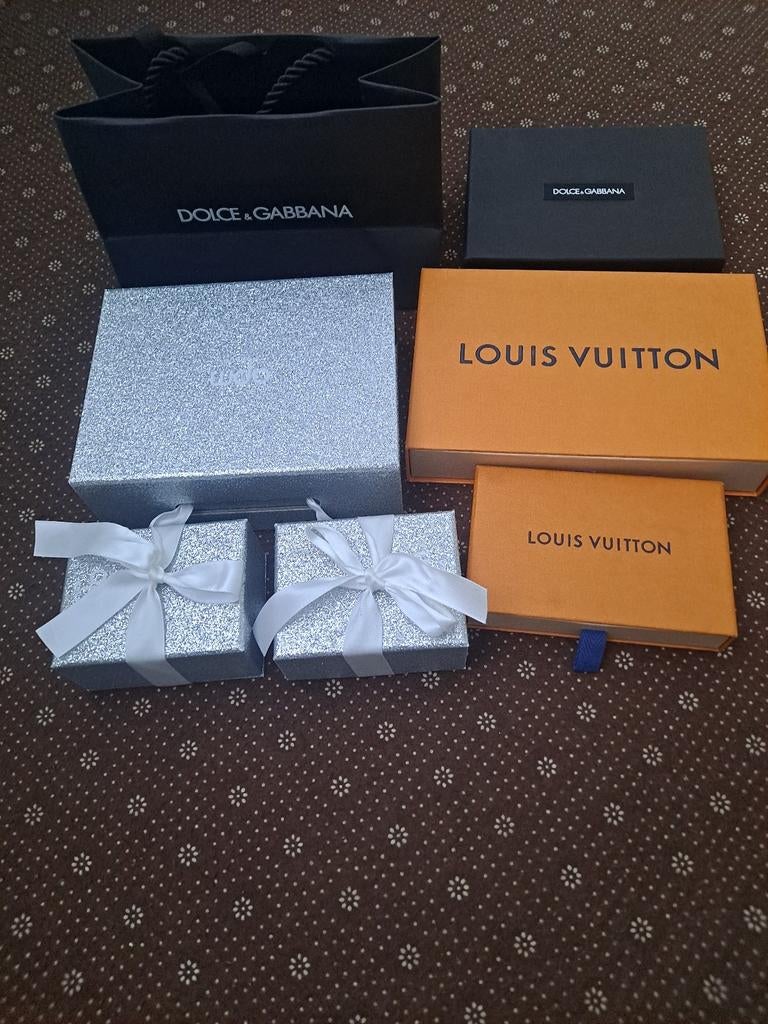 Verschillende doosjes alles voor €10.00, Sieraden, Tassen en Uiterlijk, Portemonnees, Ophalen of Verzenden, Nieuw, Overige kleuren