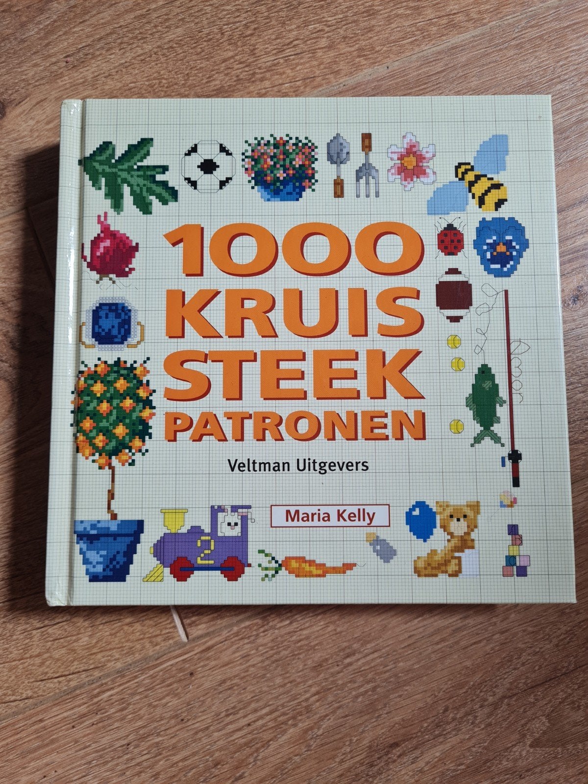 M. Kelly - 1000 kruissteekpatronen, Fotograferen en Filmen, Ophalen of Verzenden, Zo goed als nieuw, M. Kelly