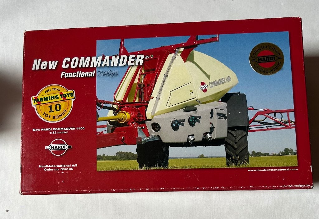 New Commander 4400, Hobby en Vrije tijd, Modelauto's | 1:32, Ophalen of Verzenden, Zo goed als nieuw, Auto, Overige merken