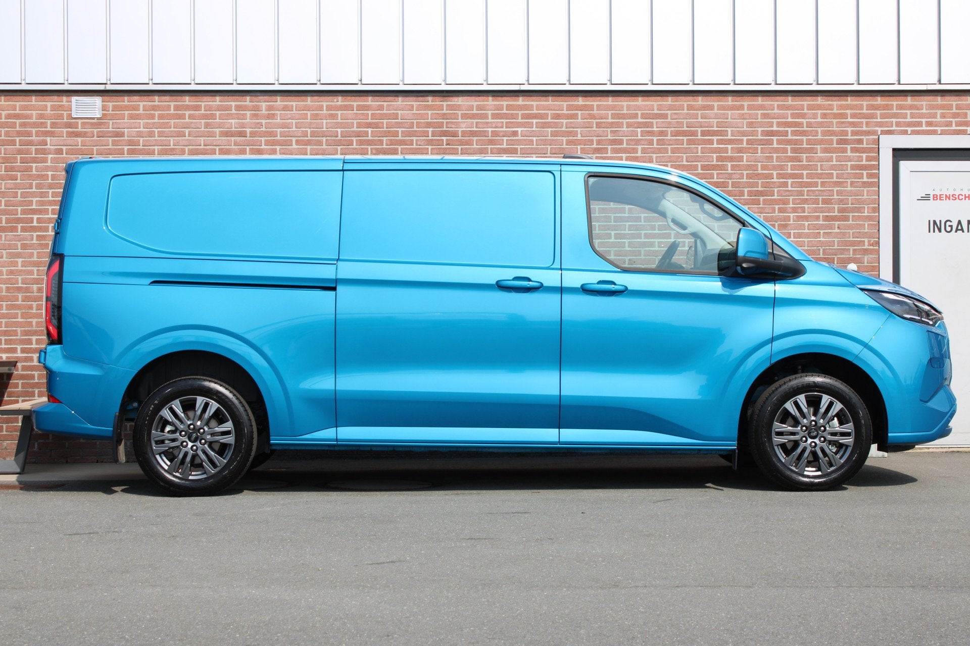 Ford E-Transit Custom 340 L2H1 218PK Limited 65 kWh |MATRIX-, Automaat, Gebruikt, Zwart, Automatische klimaatregeling