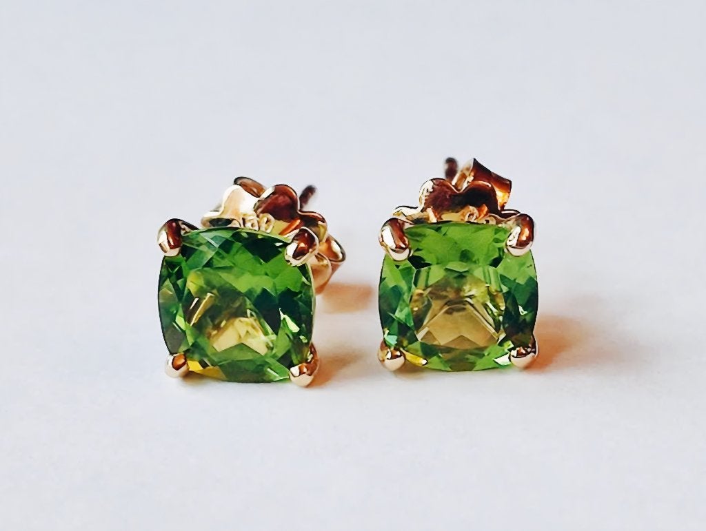 Gouden oorstekers met peridots 3,20kt, Sieraden, Tassen en Uiterlijk, Nieuw, Ophalen of Verzenden, Met edelsteen, Knopjes of Stekers
