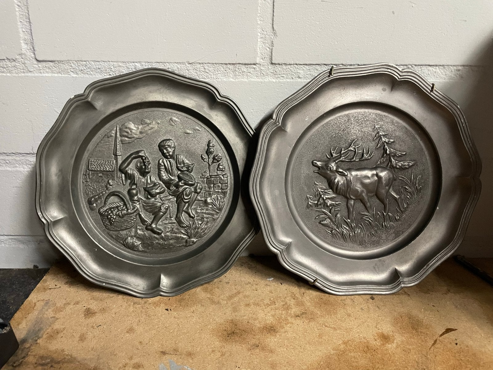 Set van 2 vintage tinnen wandborden: Hert & Meloeneters, Ophalen