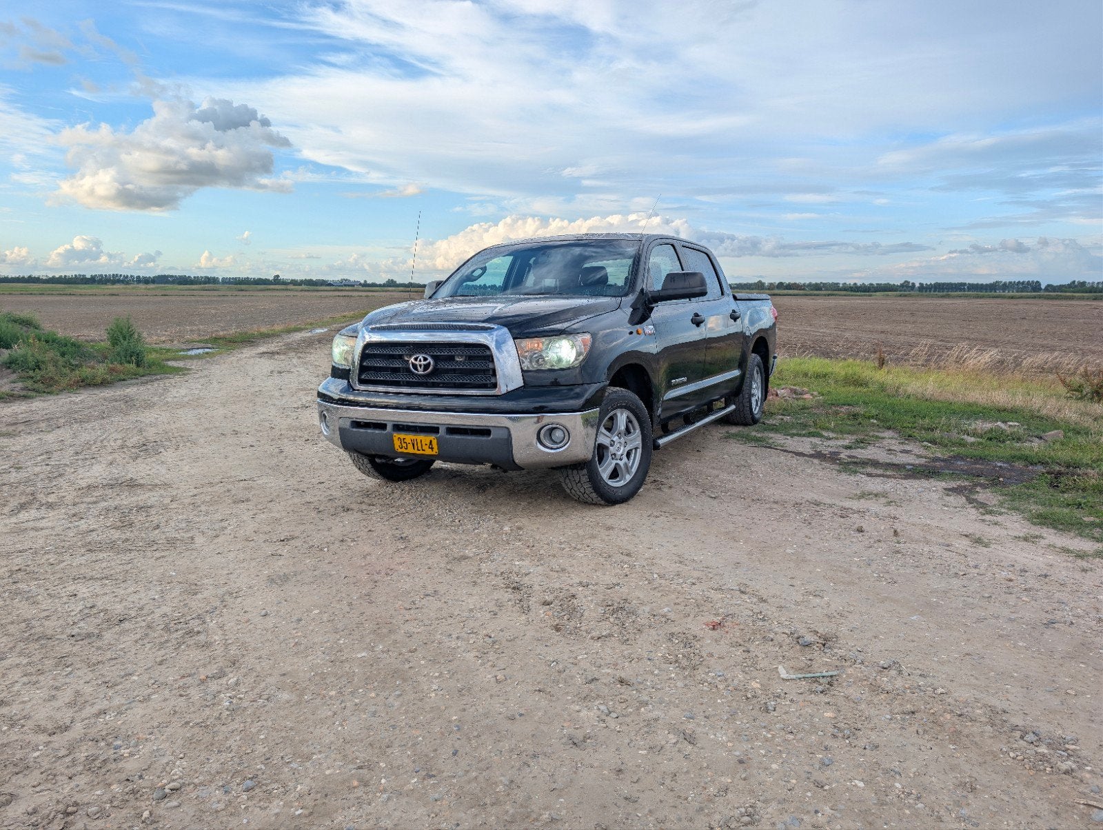 Toyota Tundra 5.7 V8 CrewMax SR5 4x4 | 1e Eigenaar | Volledi, Auto's, Zwart, Vierwielaandrijving, Dealer onderhouden, Toyota