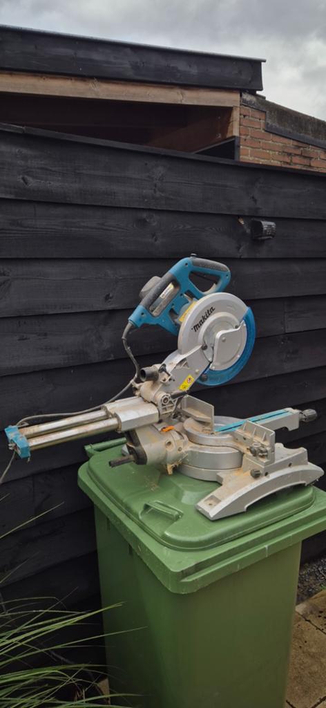 Makita Afkortzaag - Krachtige en Betrouwbare Zaag, Doe-het-zelf en Verbouw, Gebruikt, 70 mm of meer, Ophalen of Verzenden, Makita