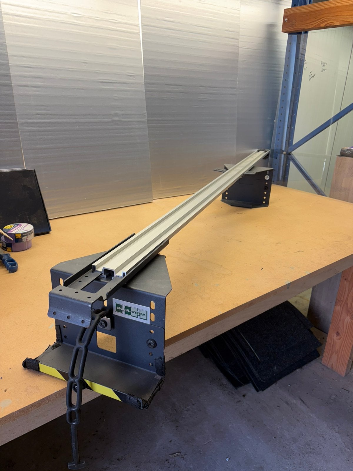 Hangsysteem voor trap. Modul-system bedrijfswageninrichting, Ophalen, Zo goed als nieuw