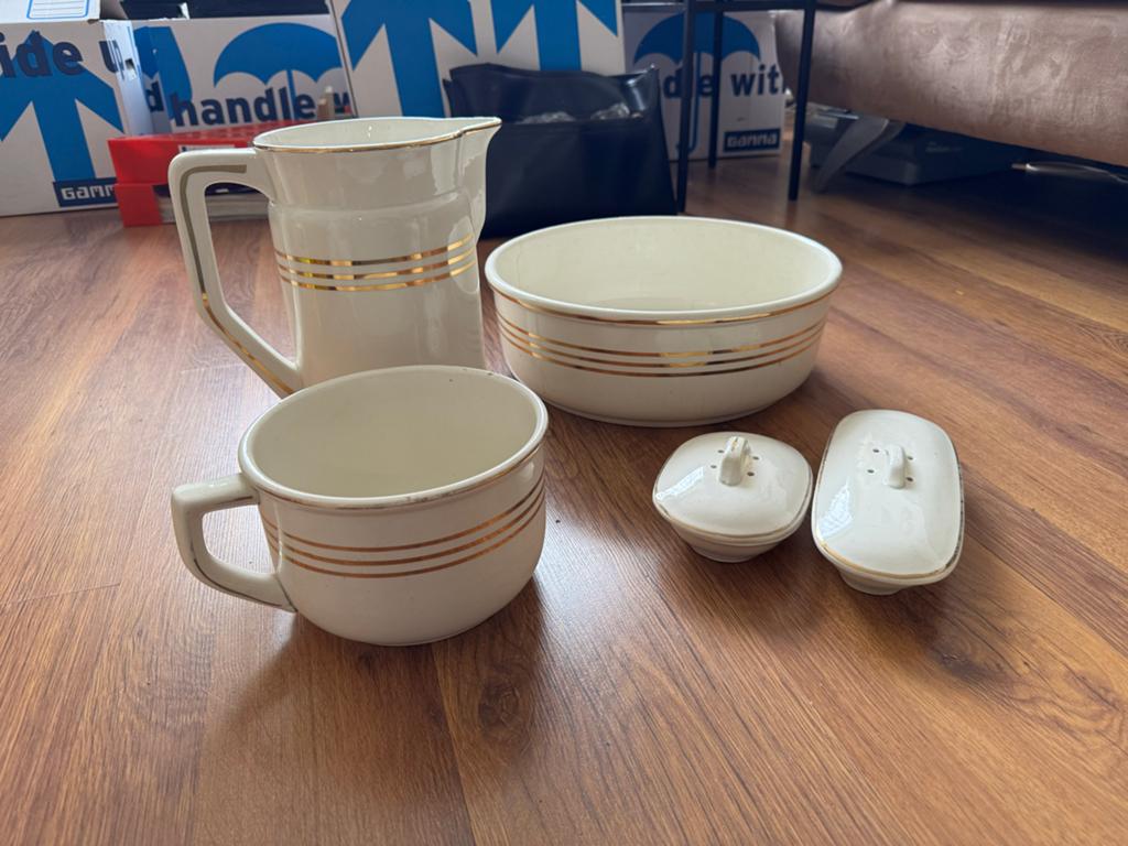 Vintage crèmekleurig servies met gouden randje, Ophalen of Verzenden