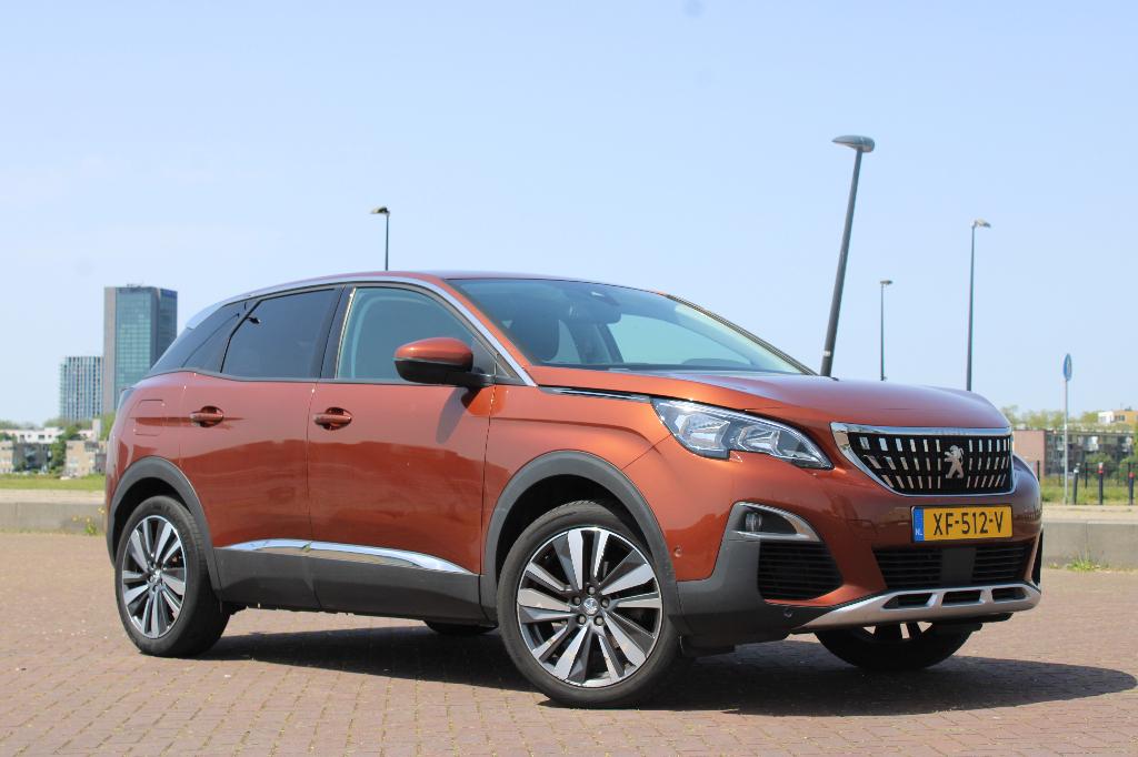 Peugeot 3008 1.2 PureTech Allure (2019) Automaat 49.777km, Auto's, Peugeot, 15 km/l, 1199 cc, Bruin, Lichtsensor