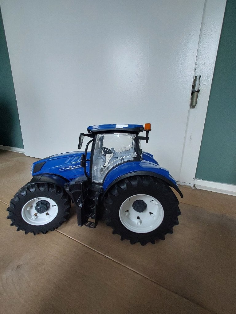 bruder new holland trekker, Ophalen, Zo goed als nieuw